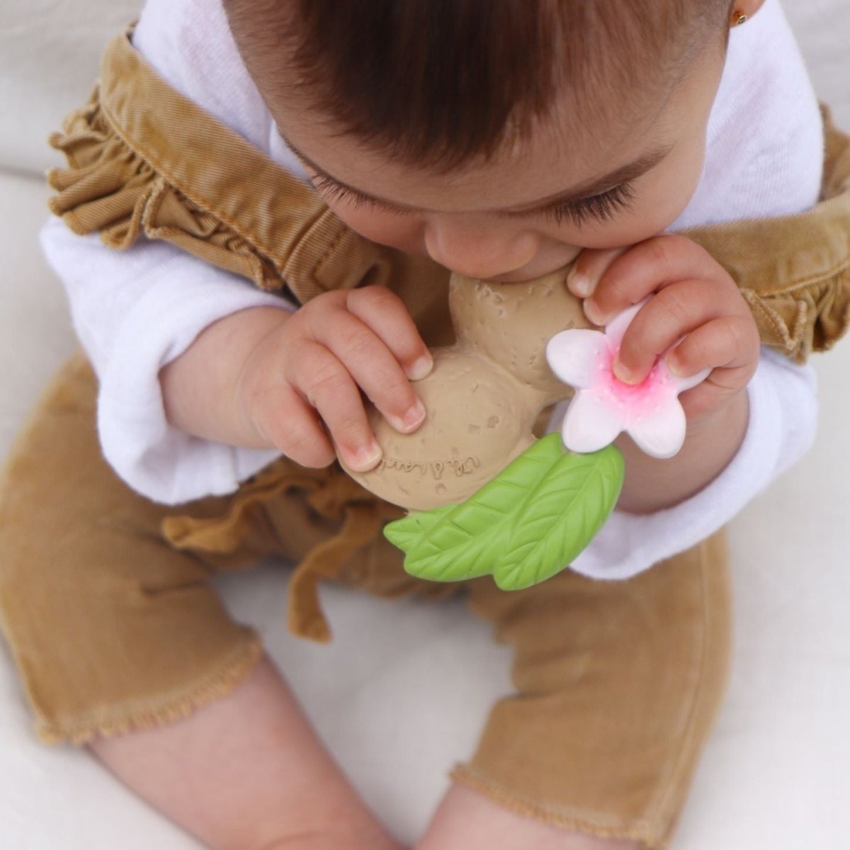Oli & Carol Aly The Almond Natural Rubber Teether - L_ALMOND