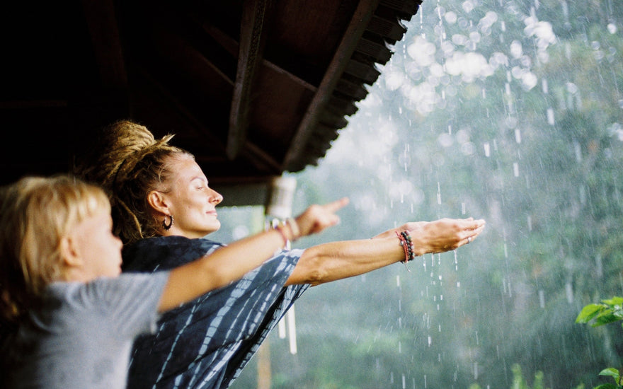 10 Tips To Enjoy Monsoon With Kids, Hassle-Free - The Mom Store