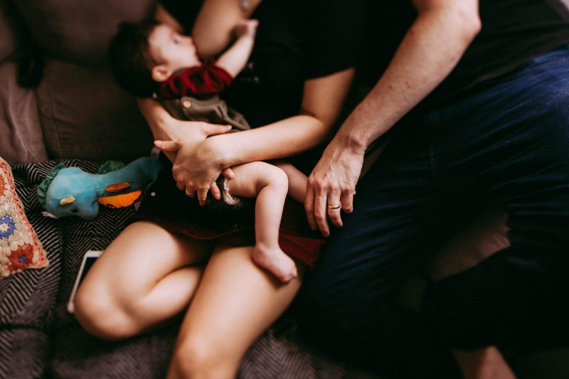 Breastfeeding, Formula-Feeding & Breast-Pumping Tips For New Mothers - The Mom Store