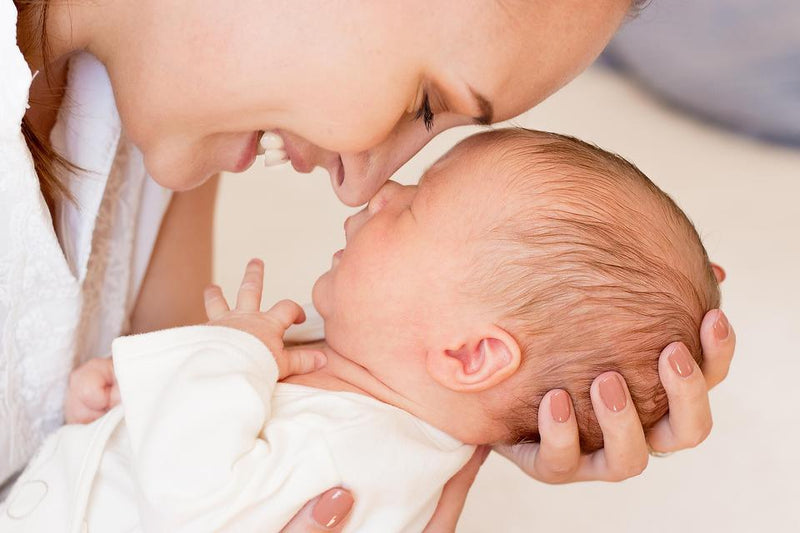 Do's and Don'ts of Meeting a New Mom and Baby - The Mom Store