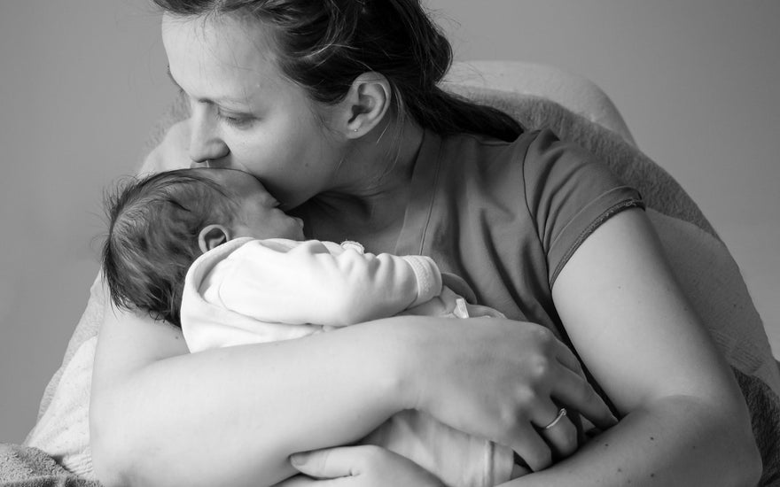 Factors that can trigger postpartum depression - The Mom Store