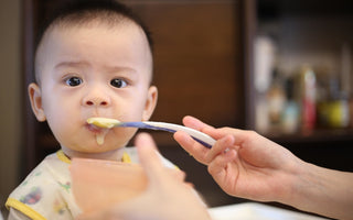 Feeding Your Six Months Old Baby Right! - The Mom Store