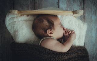 How to Break Thumb/Finger Sucking Habit in Babies - The Mom Store