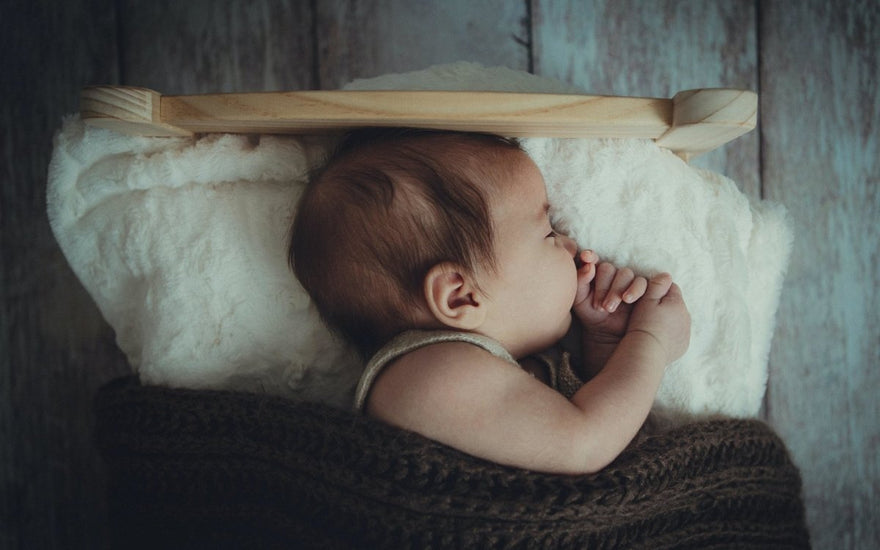 How to Break Thumb/Finger Sucking Habit in Babies - The Mom Store