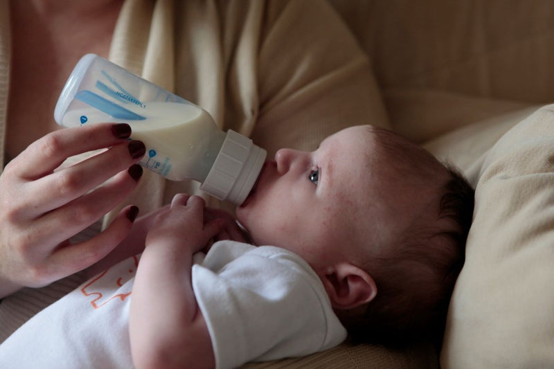How To Choose The Right Feeding Bottle For Your Baby - The Mom Store