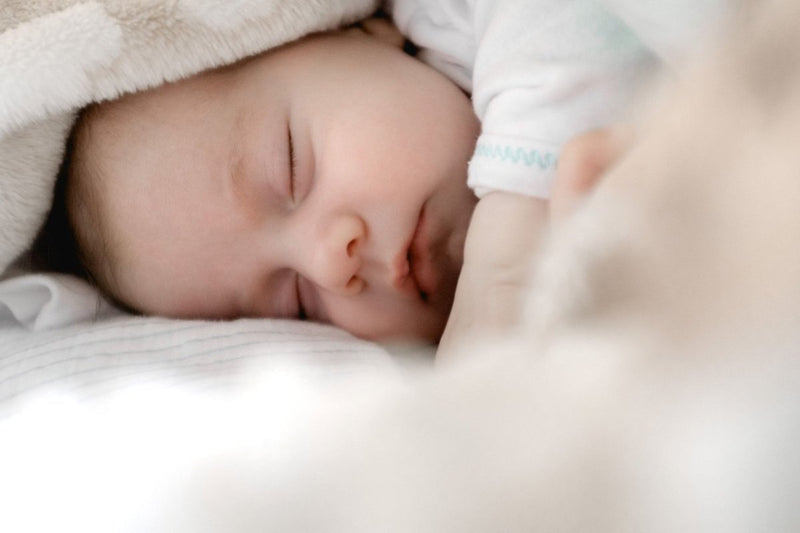 How To Get Your Newborn To Sleep : A Complete Guide - The Mom Store