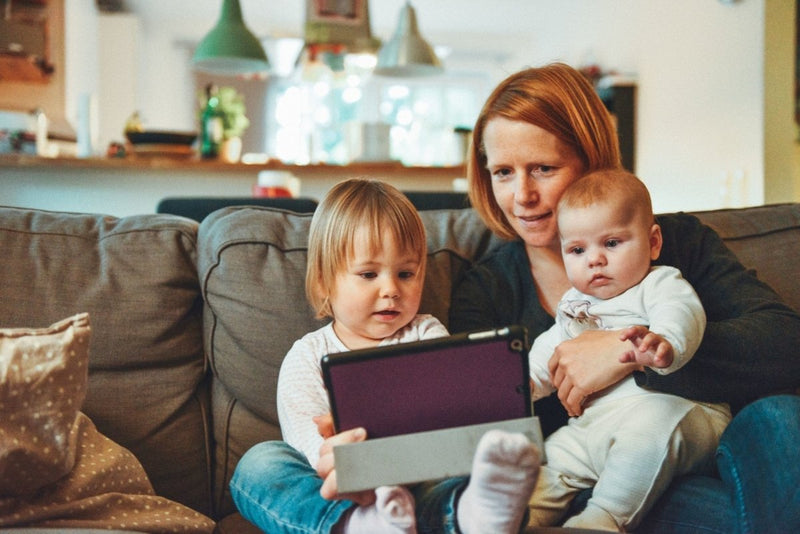 How To Introduce Healthy Screen Time - The Mom Store