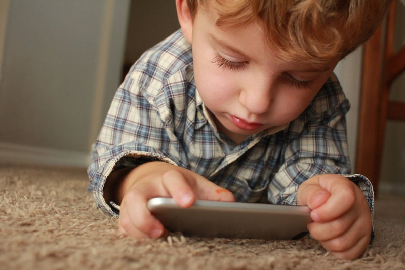Keeping Kids Away From The Screen - The Mom Store