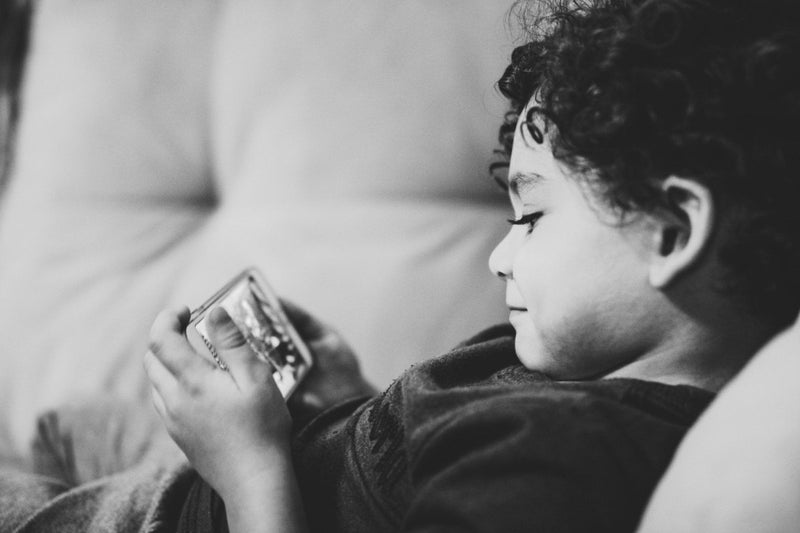 Negative Effects Of Smartphones On Kids - The Mom Store