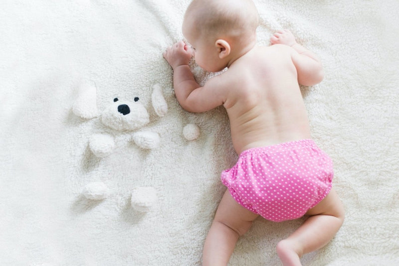 Plastic Diapers vs Cloth Diapers - The Mom Store