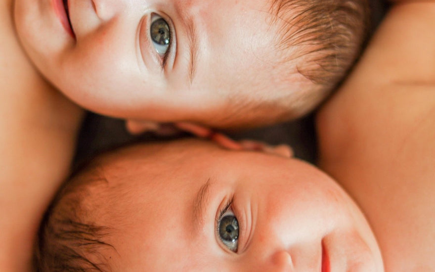 Pros and Cons of Breastfeeding Twins: Care of Two Infants at Once - The Mom Store