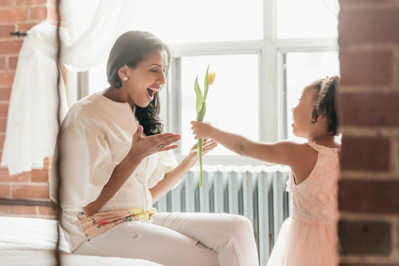 The Dilemma of a Stay at Home Mom vs. Working Mom? - The Mom Store