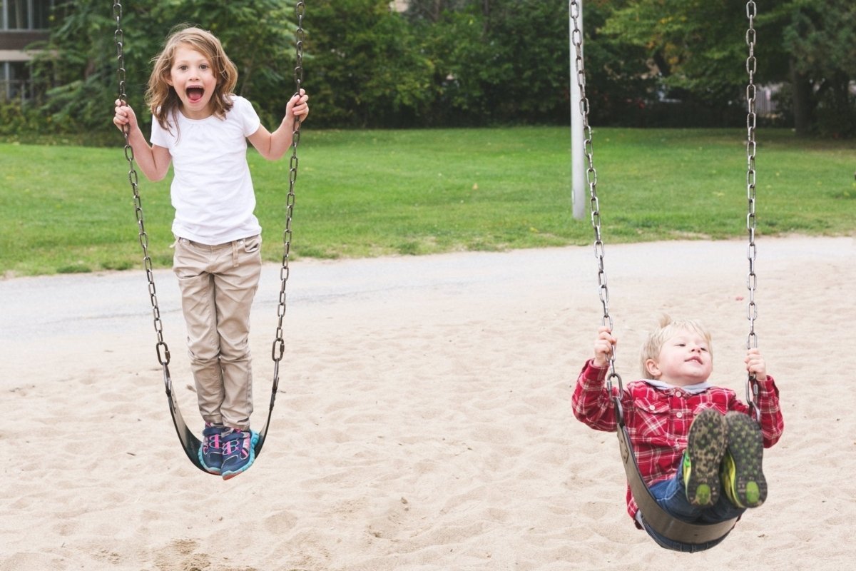 Tips to raise a confident child - The Mom Store