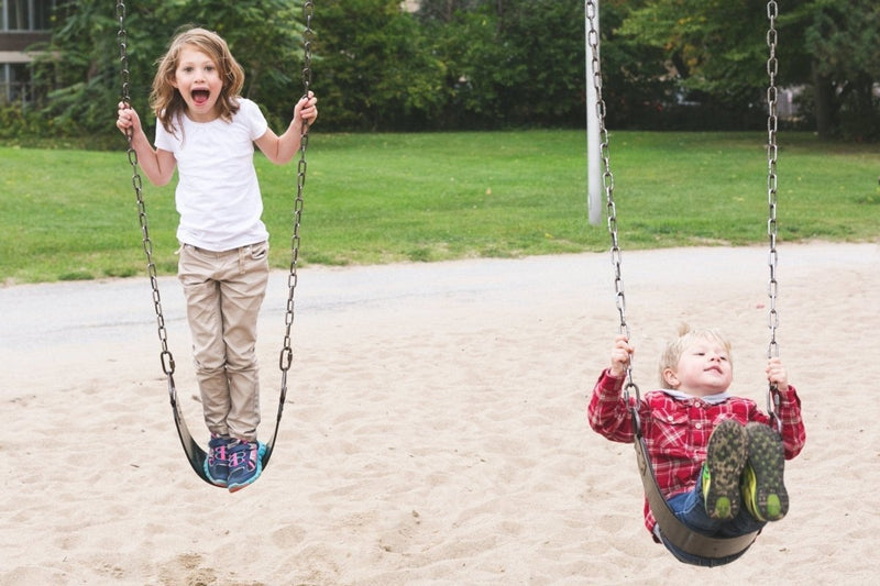 Tips to raise a confident child - The Mom Store