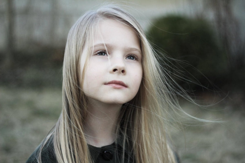 Understanding & Helping An Introverted Child - The Mom Store