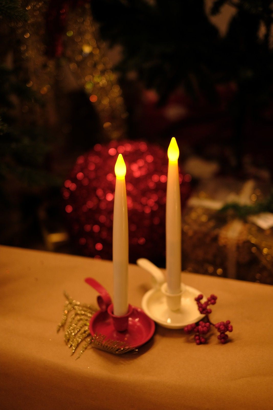 Swen ELINE, pack of 2 red and white saucer style metal candle holders with loop handle