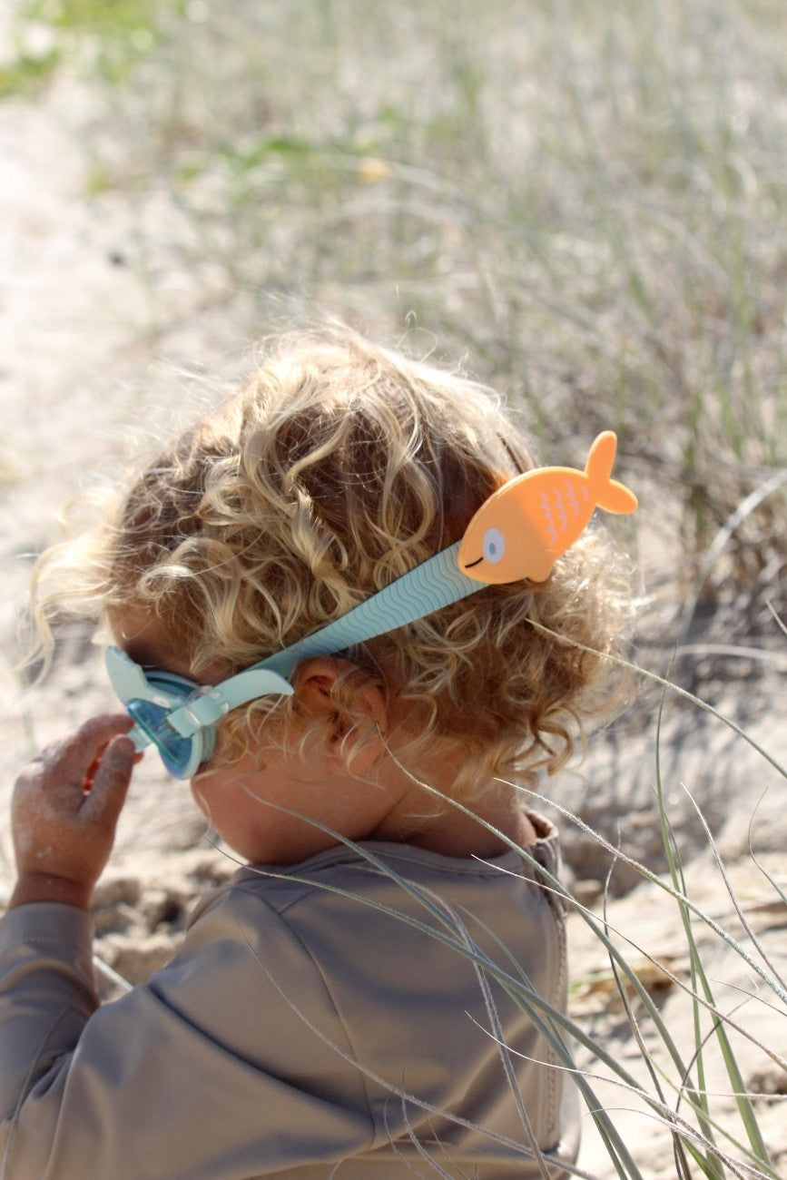 SUNNYLIFE Kids Swim Goggles Finn the Fish Aqua Blue