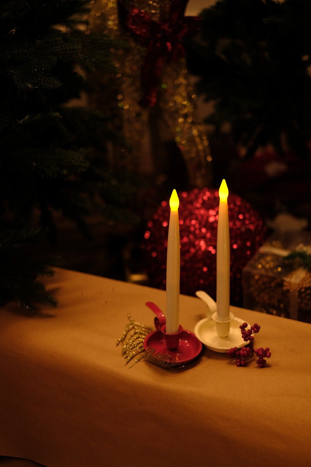 Swen ELINE, pack of 2 red and white saucer style metal candle holders with loop handle