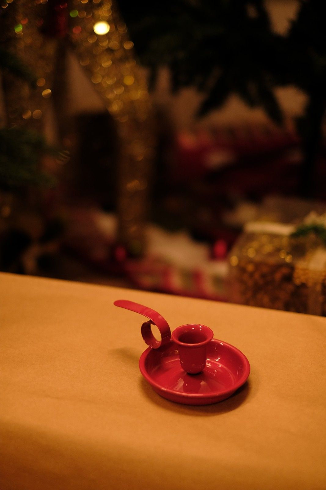 Swen ELINE, pack of 2 red and white saucer style metal candle holders with loop handle