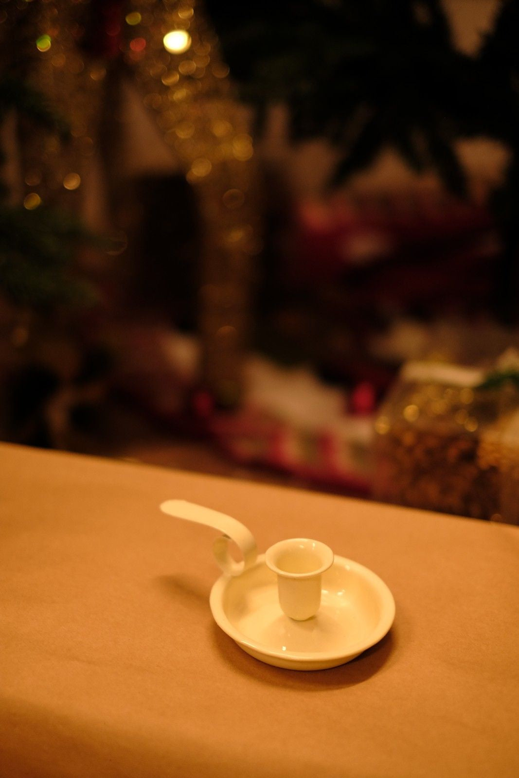 Swen ELINE, pack of 2 red and white saucer style metal candle holders with loop handle