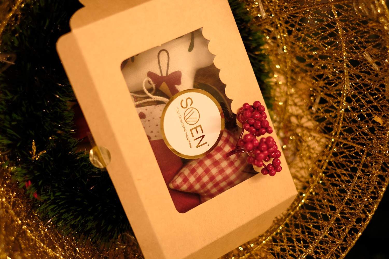 Swen JONAS, Pack of 5 assorted 3D fabric christmas tree hangings by SWEN