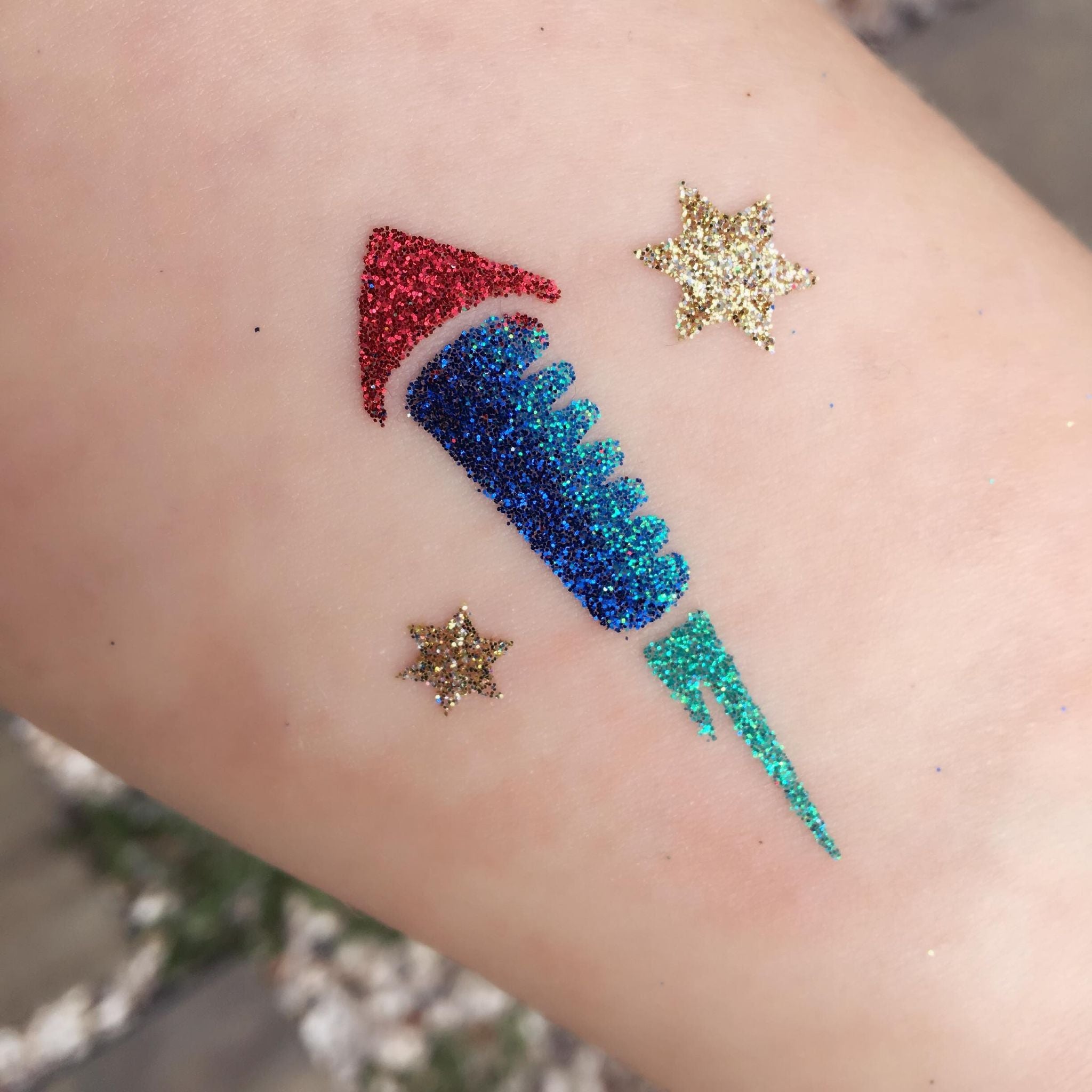 TWOO Shimmer & Stencils- Rainbow Queen
