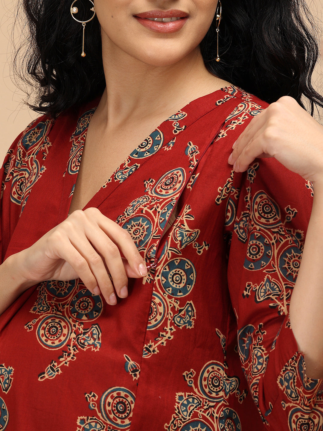 Aafreen Maternity and Nursing Anarkali Kurta Set nursing zipper close-up on red printed kurta.
