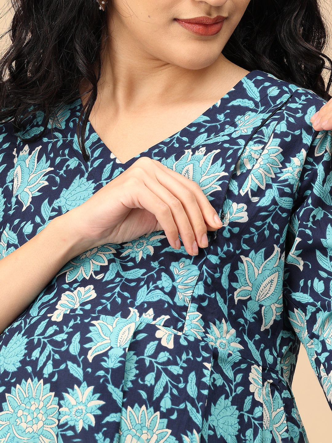 Close-up of concealed zip nursing access on Azure Grace maternity and nursing kurta