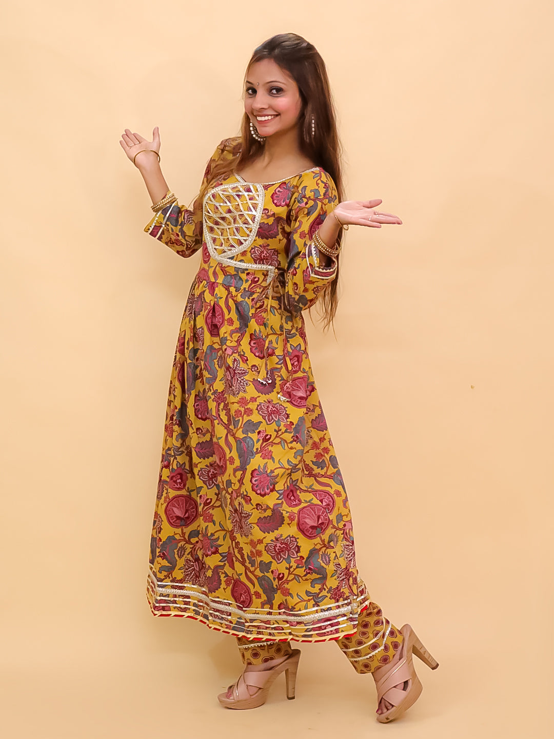 Twinning Combo-Peele Phool Womens Kurta Set with Girls Anarkali Sharara Set