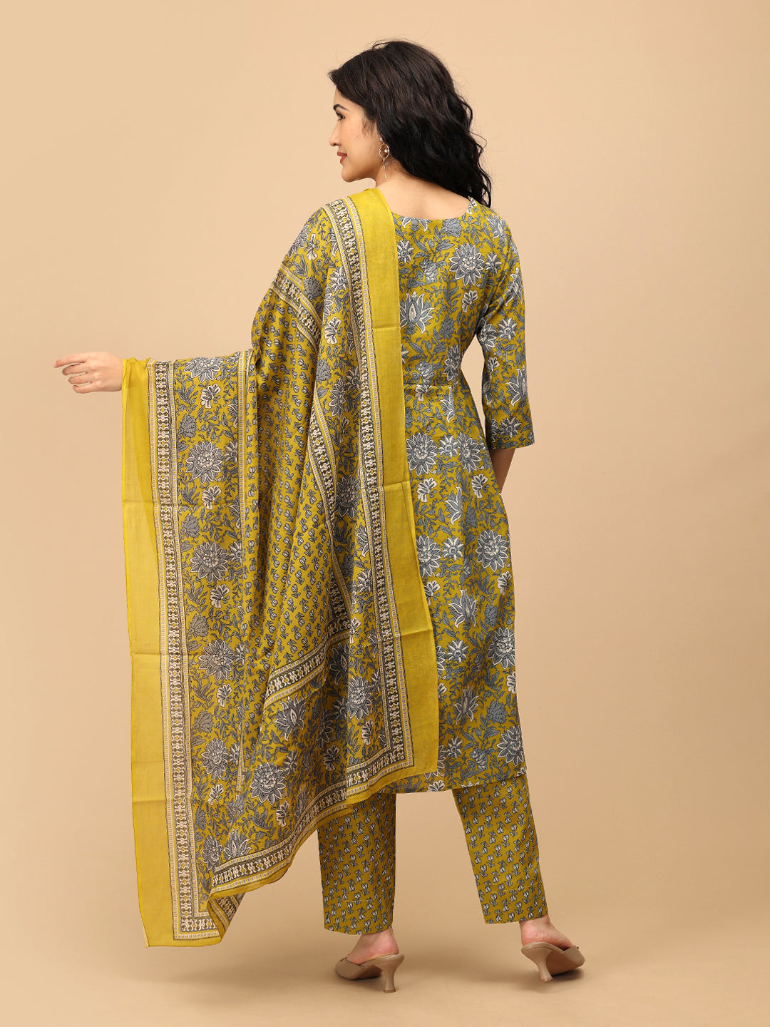 ellow floral maternity and nursing kurta set – Back view of Sunehri Blooms printed V-neck maternity kurta paired with matching pants.