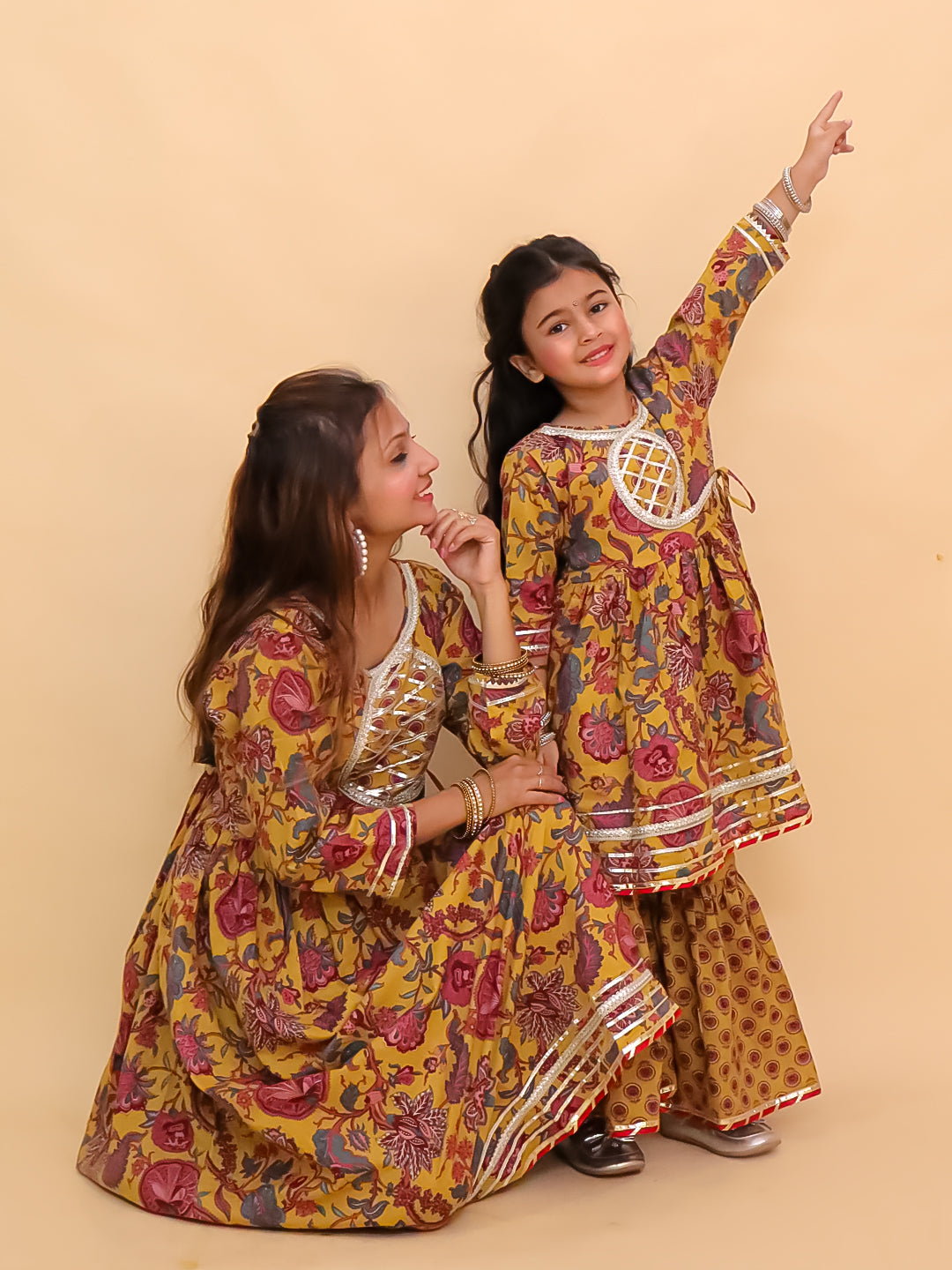 Twinning Combo-Peele Phool Womens Kurta Set with Girls Anarkali Sharara Set