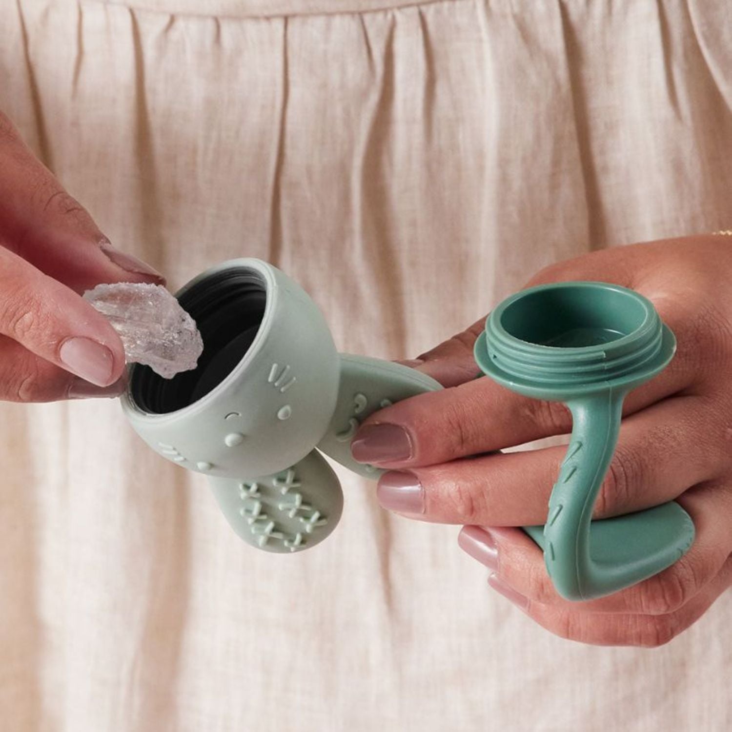 b.box Chill + Fill Bunny Teether Sage Green - 100410