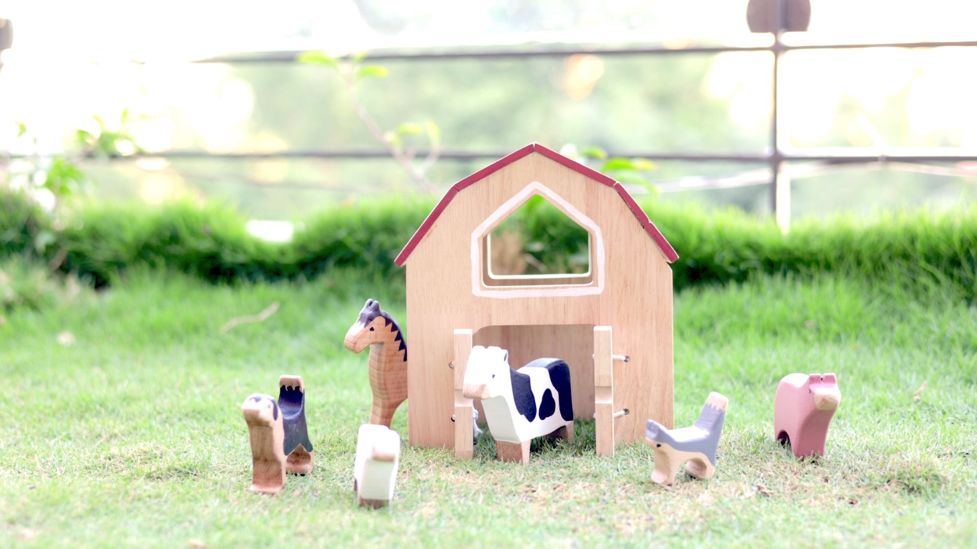 Birch Barn House and Farm Animals Set of 6 - Pretend & Play Toys