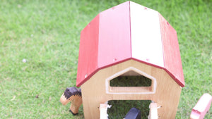 Birch Barn House and Farm Animals Set of 6 - Pretend & Play Toys