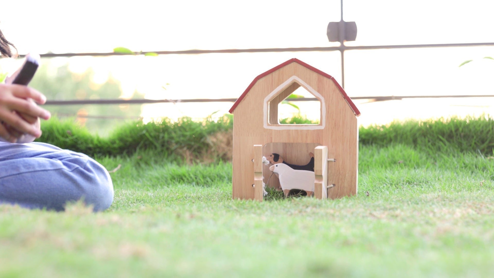 Birch Barn House and Farm Animals Set of 6 - Pretend & Play Toys