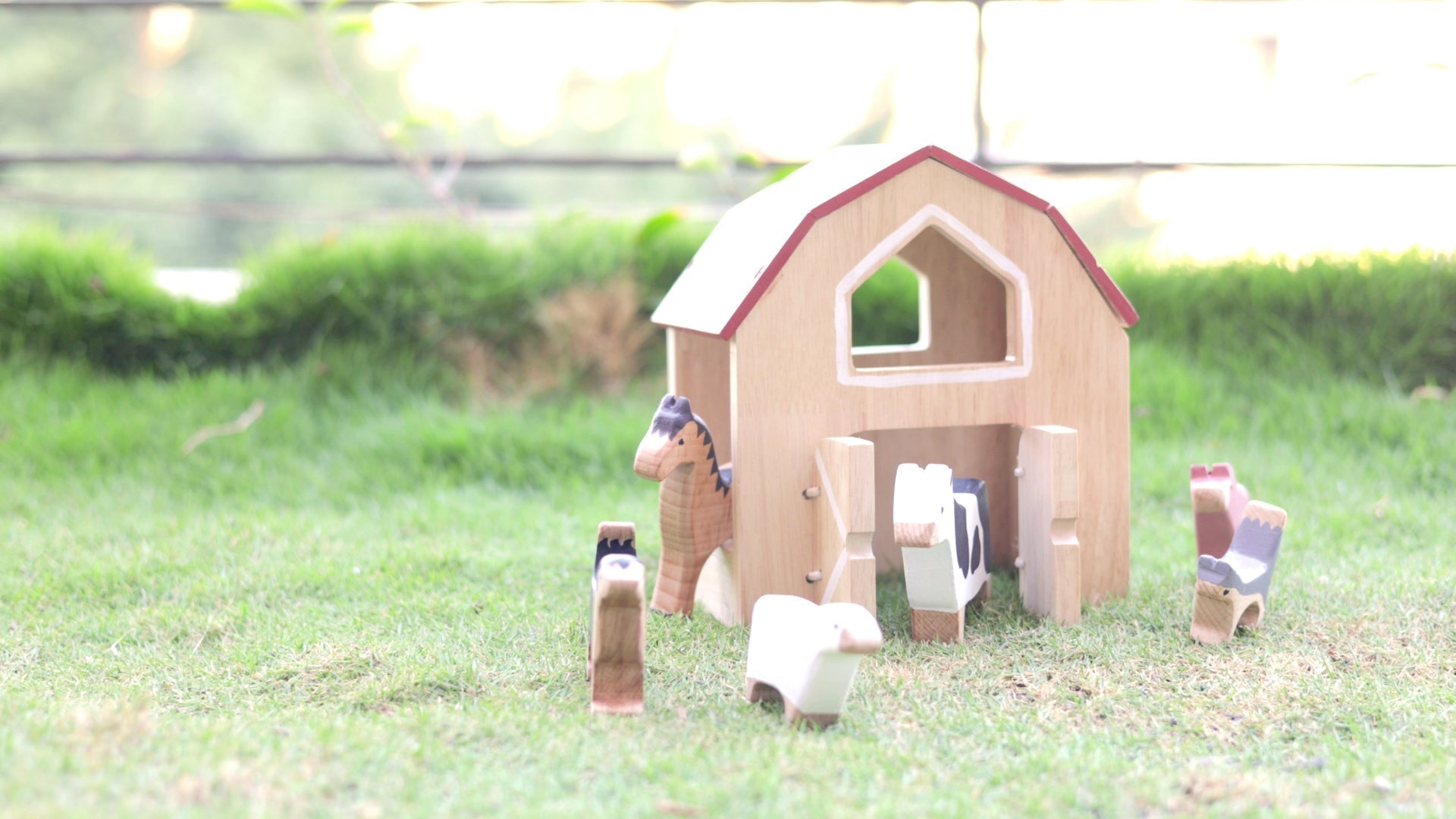 Birch Barn House and Farm Animals Set of 6 - Pretend & Play Toys