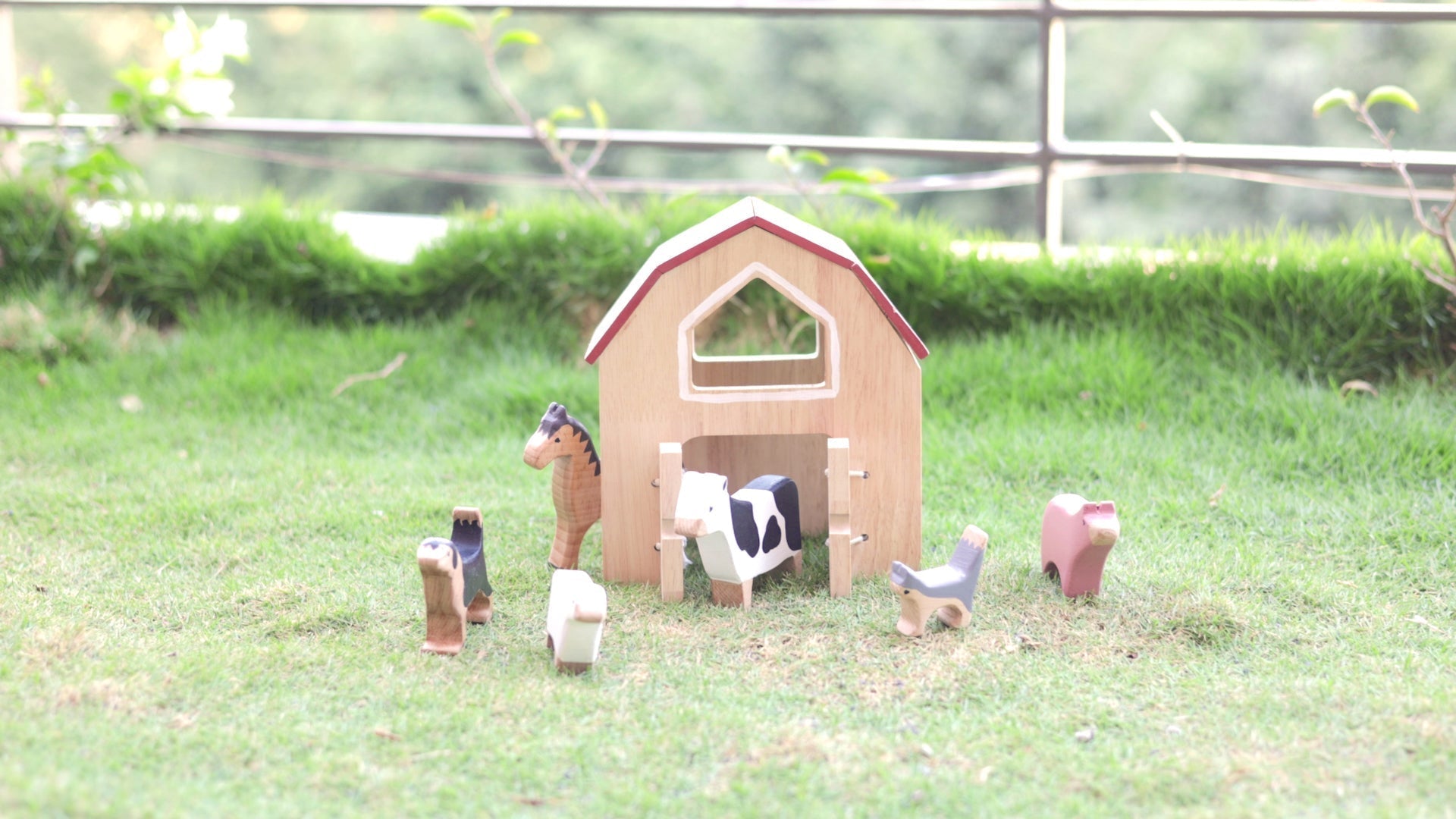 Birch & Bug Barn House - Pretend & Play Toys