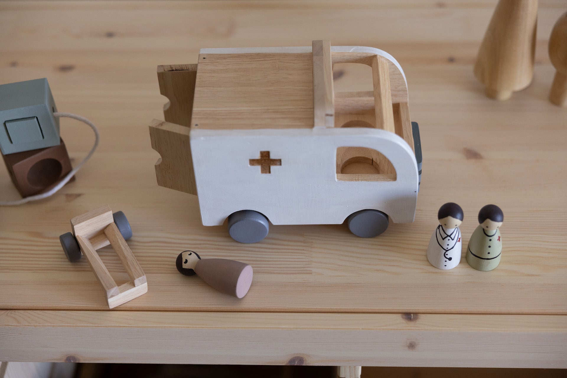 Birch & Bug Care - Cruiser Ambulance - Wooden Vehicles
