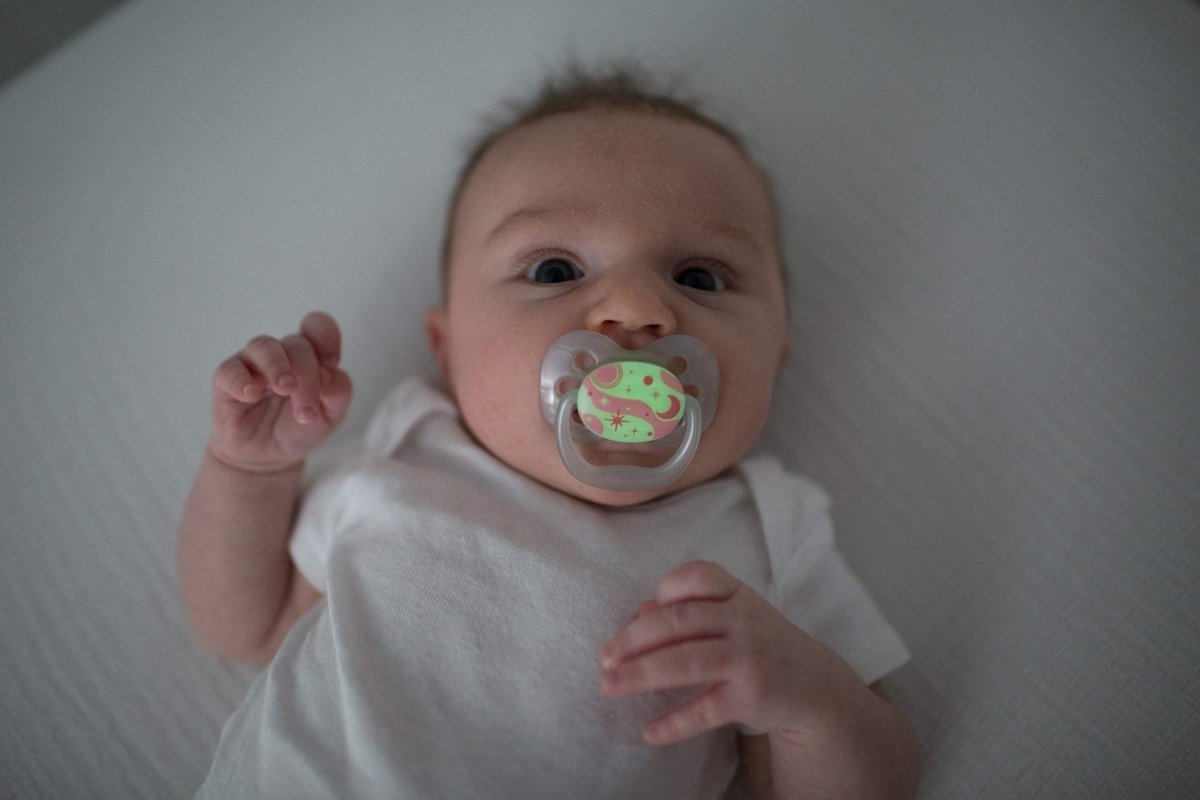 Dr. Browns Advantage Pacifiers, Stage 1, Glow in the Dark, Pack of 2 - Pink - DBPA12003-INTL