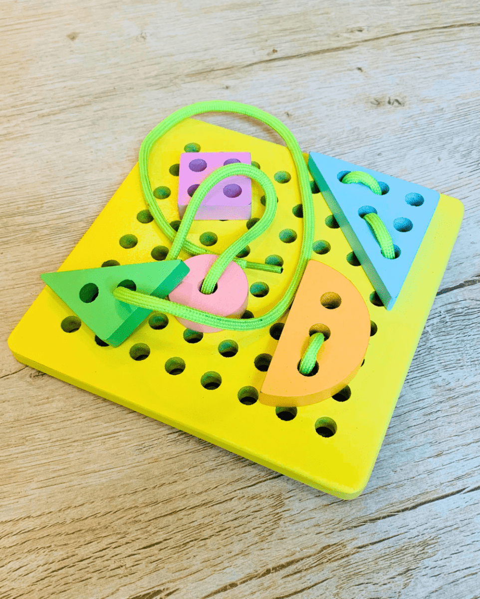 EarthyTweens Lacing Board With 6 Pieces - ET116