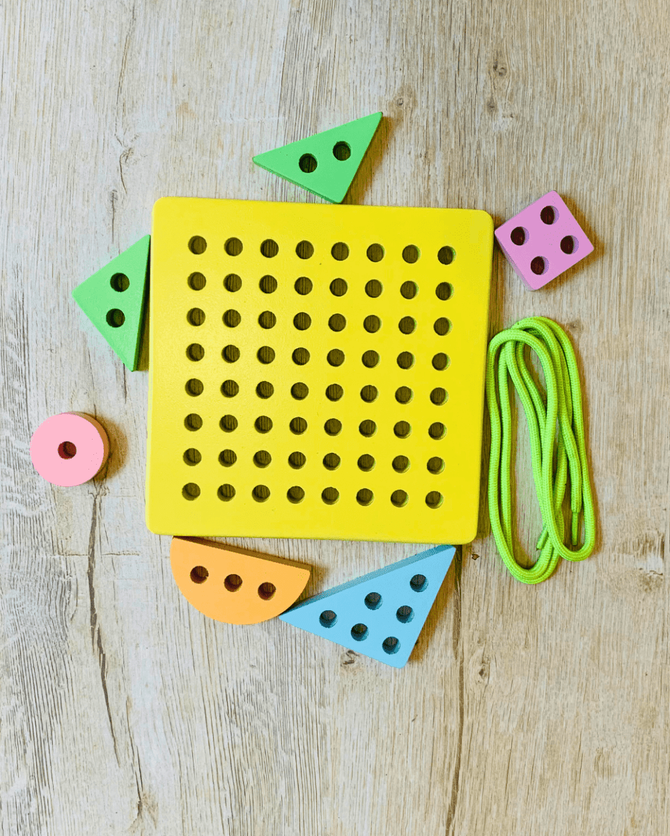 EarthyTweens Lacing Board With 6 Pieces - ET116