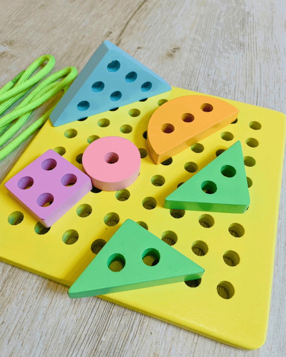 EarthyTweens Lacing Board With 6 Pieces - ET116