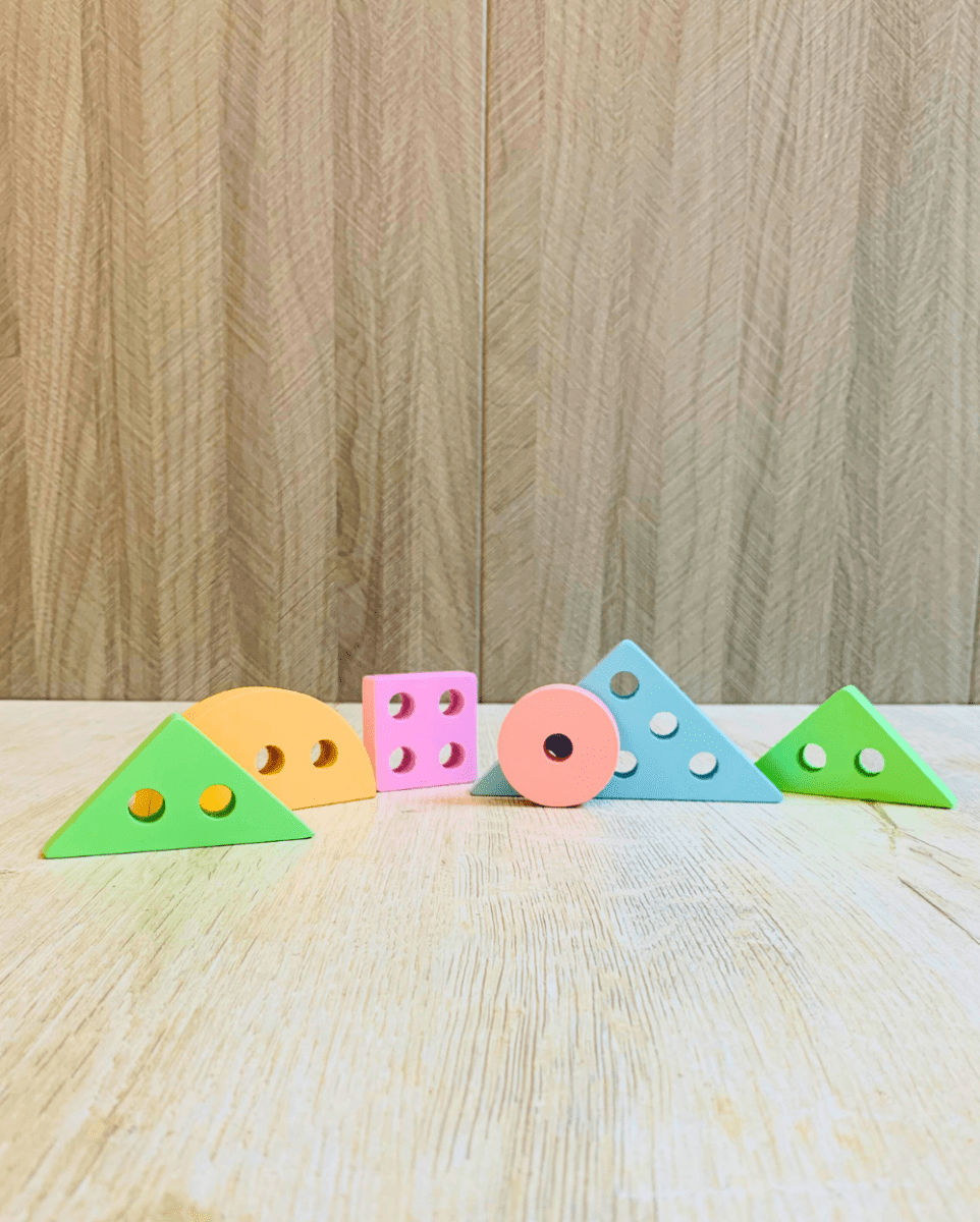 EarthyTweens Lacing Board With 6 Pieces