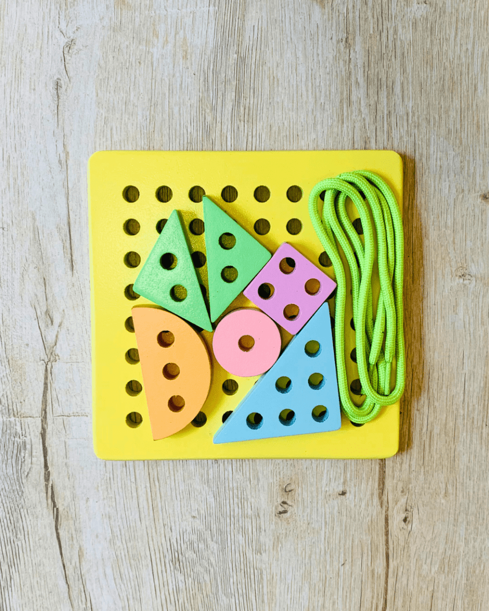 EarthyTweens Lacing Board With 6 Pieces - ET116