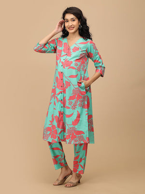 Side-angled view of the mint floral maternity co-ord set with relaxed-fit kurta and matching straight pants.