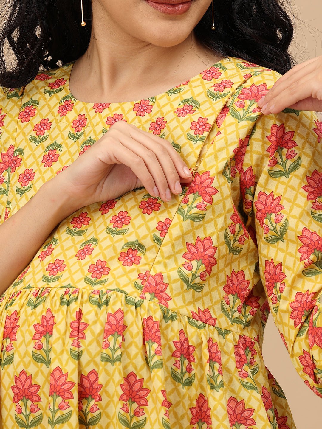 Close-up of concealed nursing zip on Gulmohar Grace maternity kurta from The Mom Store