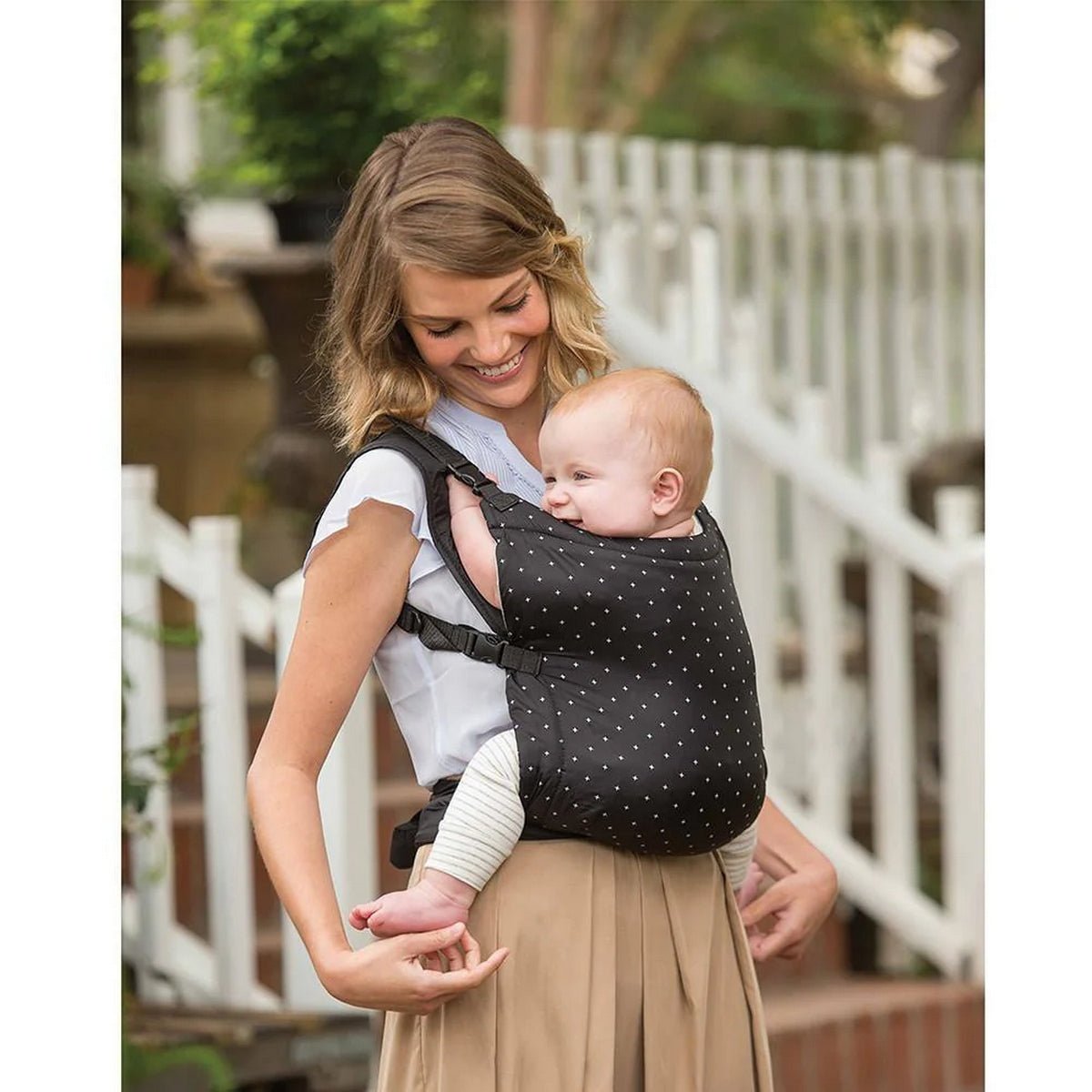 Infantino Zip Ergonomic Travel Carrier (2 - way) Black - 5308