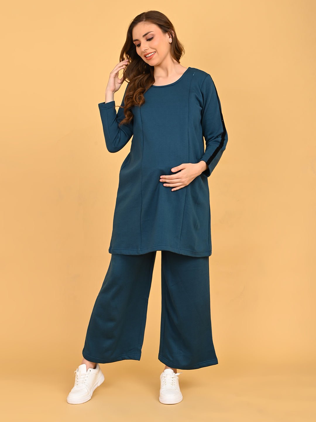 Pregnant model posing in Keepin’ It Teal maternity and nursing loungewear set with relaxed fit.