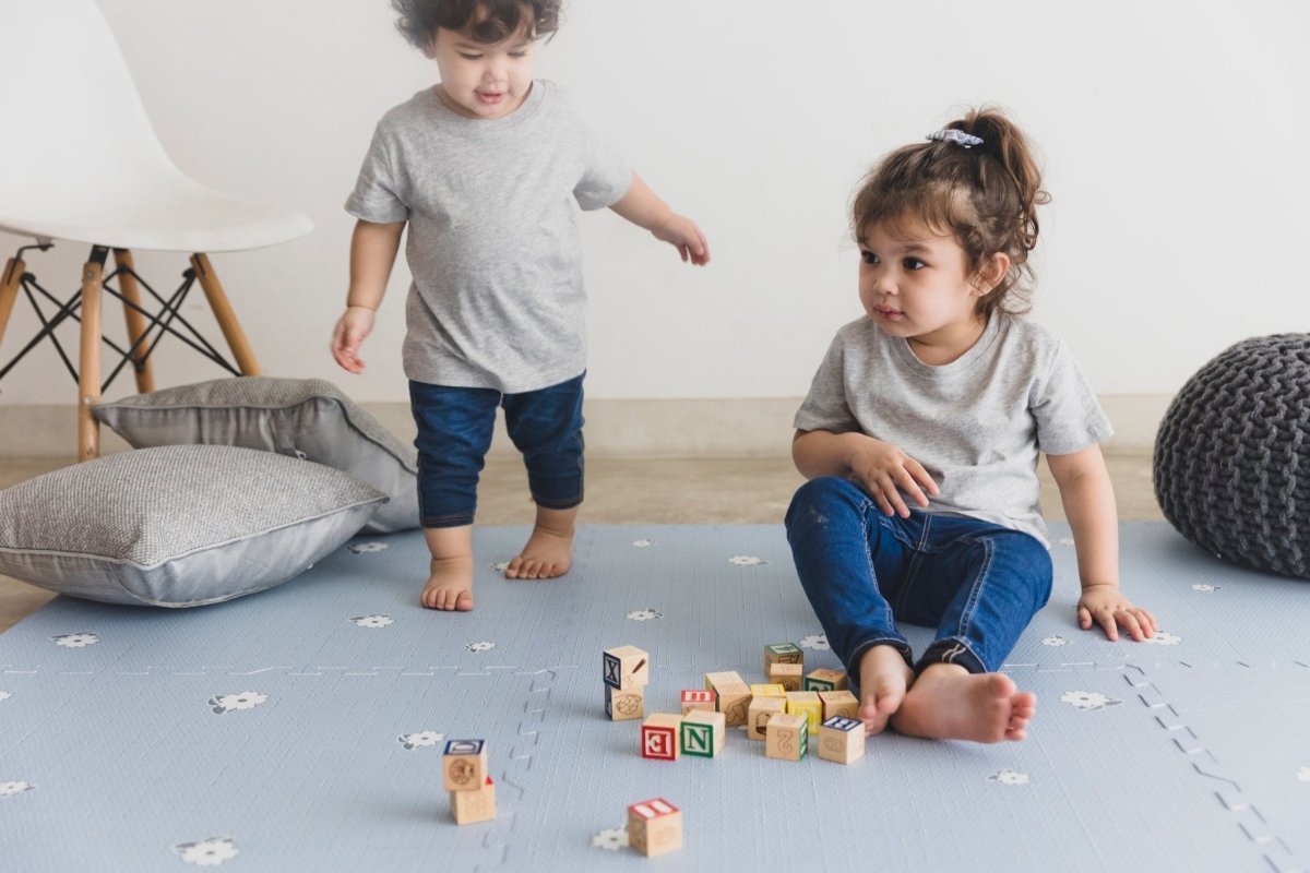 Kind and Me Ditsy Flowers Set in Slate Playmat- Bloom - FL-BL-WH