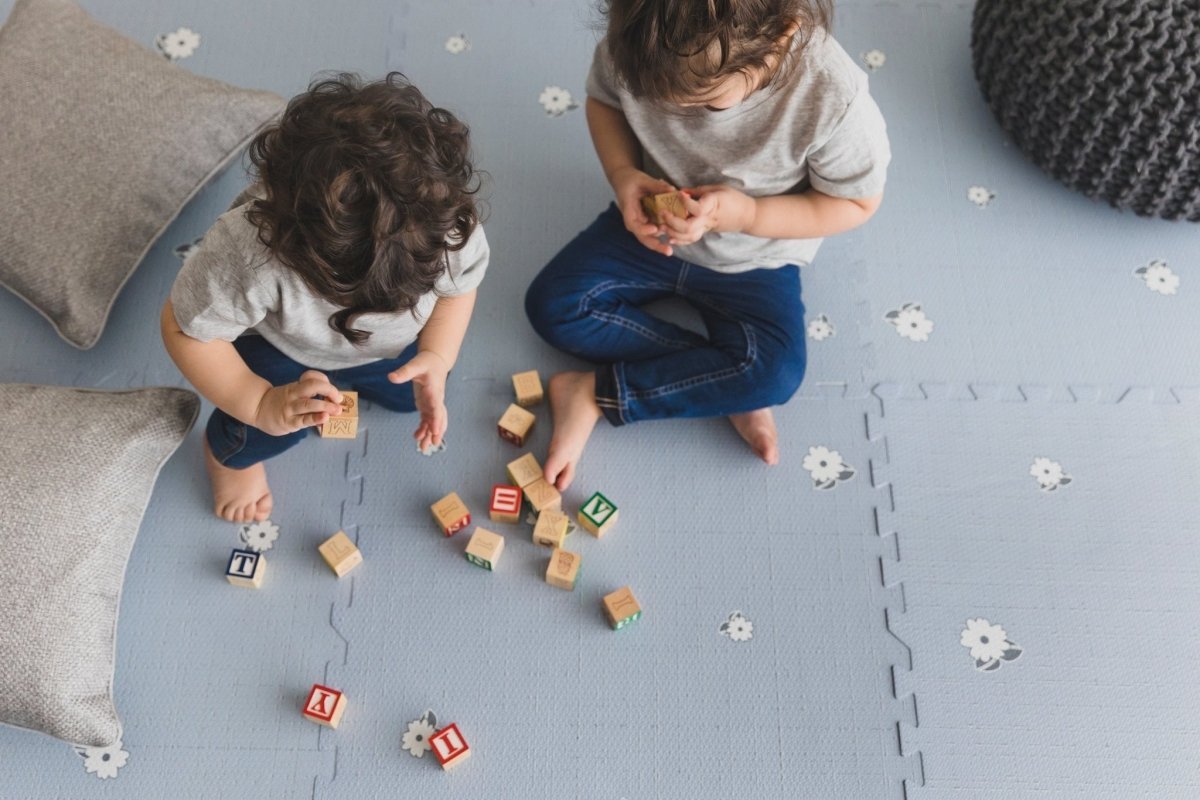 Kind and Me Ditsy Flowers Set in Slate Playmat- Bloom - FL-BL-WH